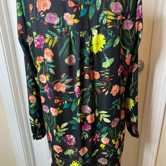 Chelsea & Theodore Womens Long-Sleeve Black Floral V-Neck Blouse, Size Medium - Picture 4 of 6